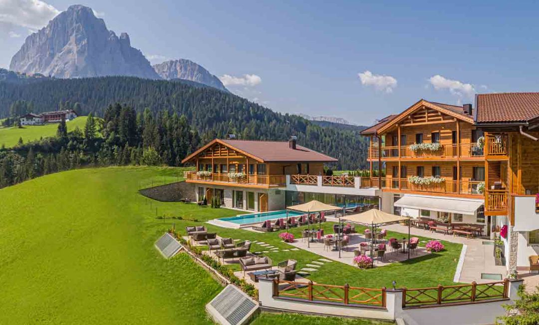 Luxury Hotels & Resorts in Kashmir: Experience Paradise in Style