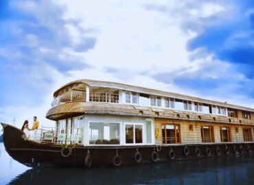 Luxury Houseboat (1